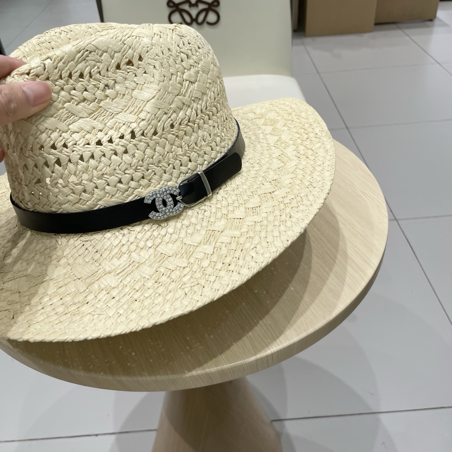   chanel香奈儿男女草帽镂空大帽檐遮阳帽情侣夏季爵士帽男女通用巴拿马帽礼帽