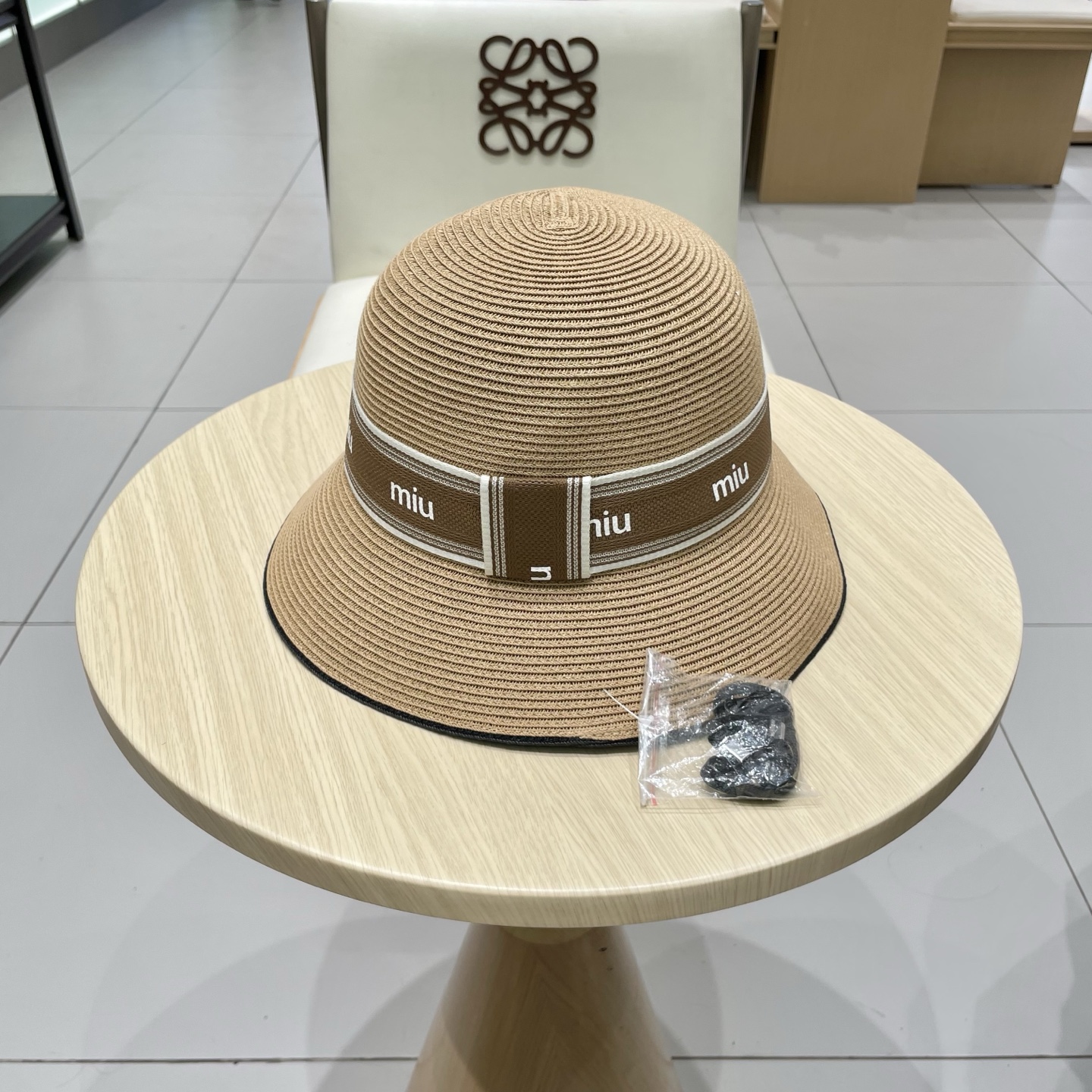  miumiu缪缪新款拉菲草帽，重工打造，专柜同款，头围57cm