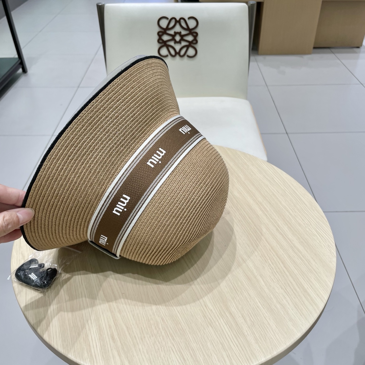  miumiu缪缪新款拉菲草帽，重工打造，专柜同款，头围57cm