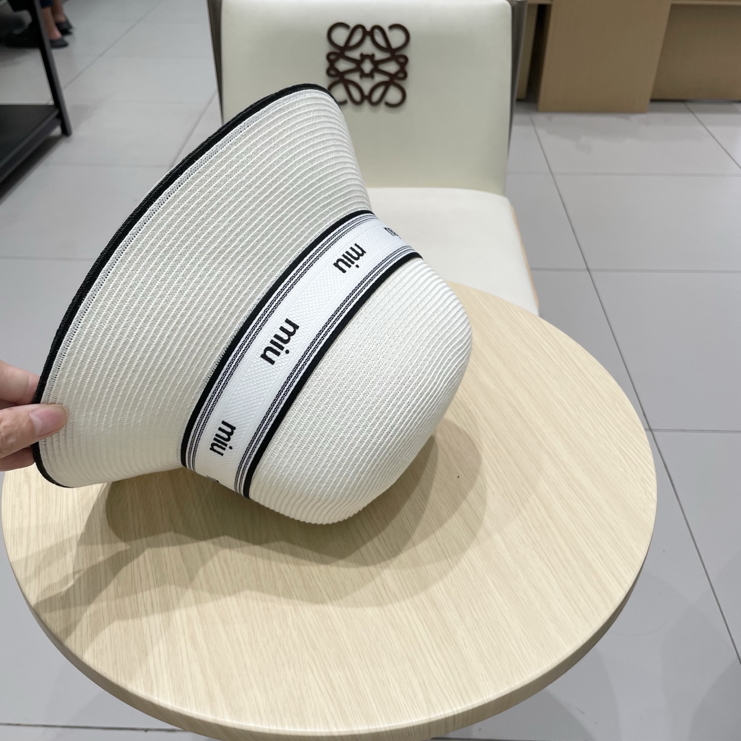  miumiu缪缪新款拉菲草帽，重工打造，专柜同款，头围57cm