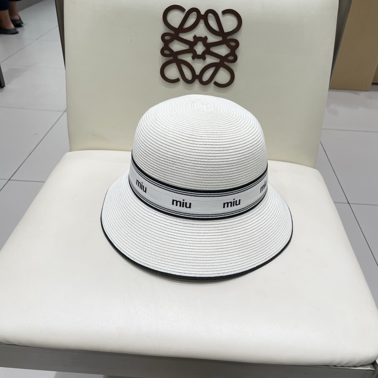  miumiu缪缪新款拉菲草帽，重工打造，专柜同款，头围57cm