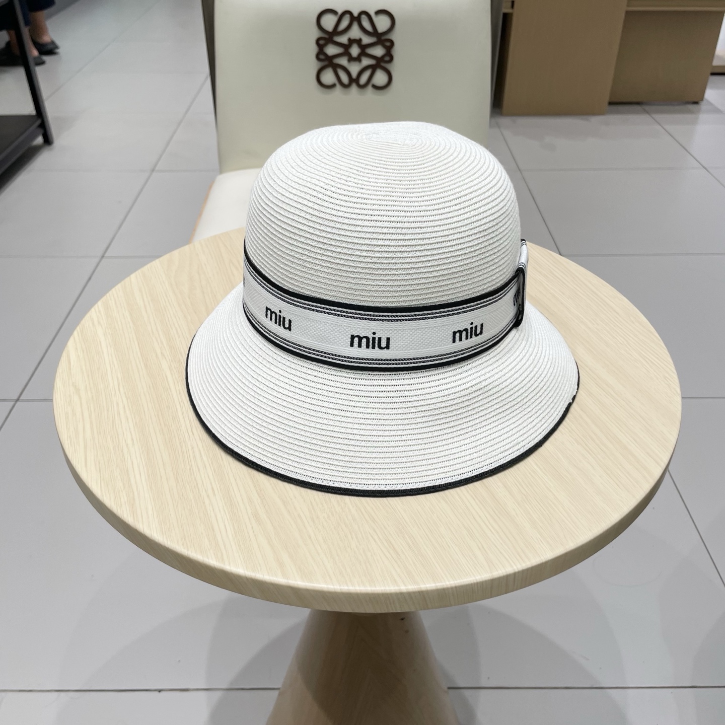  miumiu缪缪新款拉菲草帽，重工打造，专柜同款，头围57cm