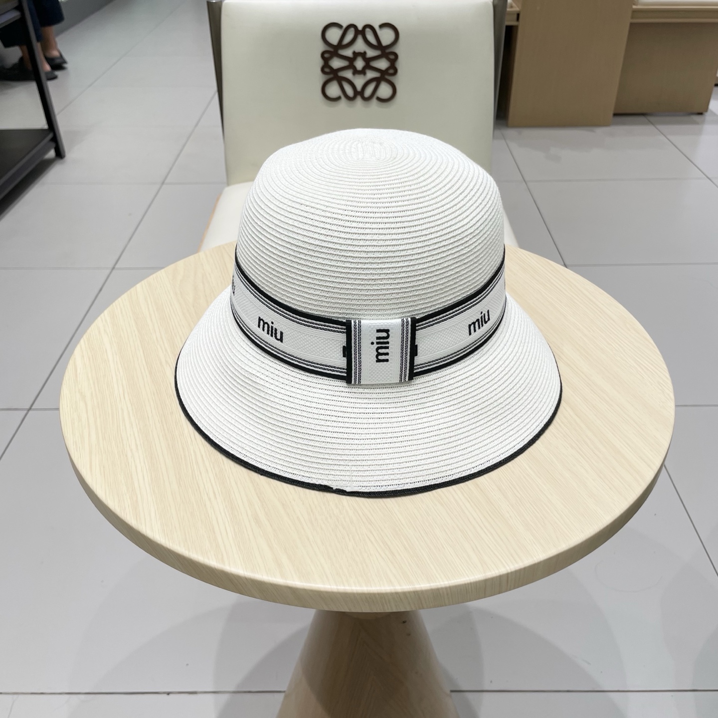  miumiu缪缪新款拉菲草帽，重工打造，专柜同款，头围57cm