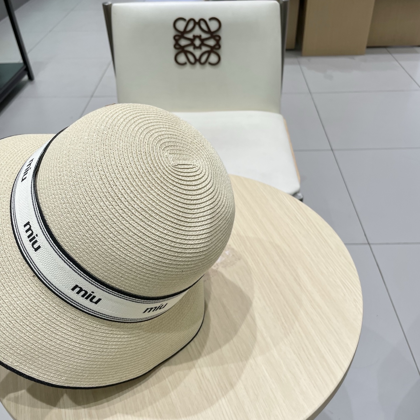  miumiu缪缪新款拉菲草帽，重工打造，专柜同款，头围57cm