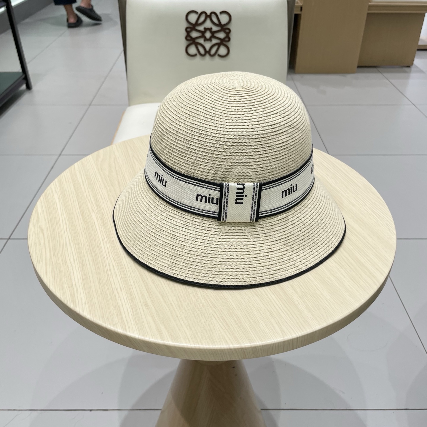  miumiu缪缪新款拉菲草帽，重工打造，专柜同款，头围57cm