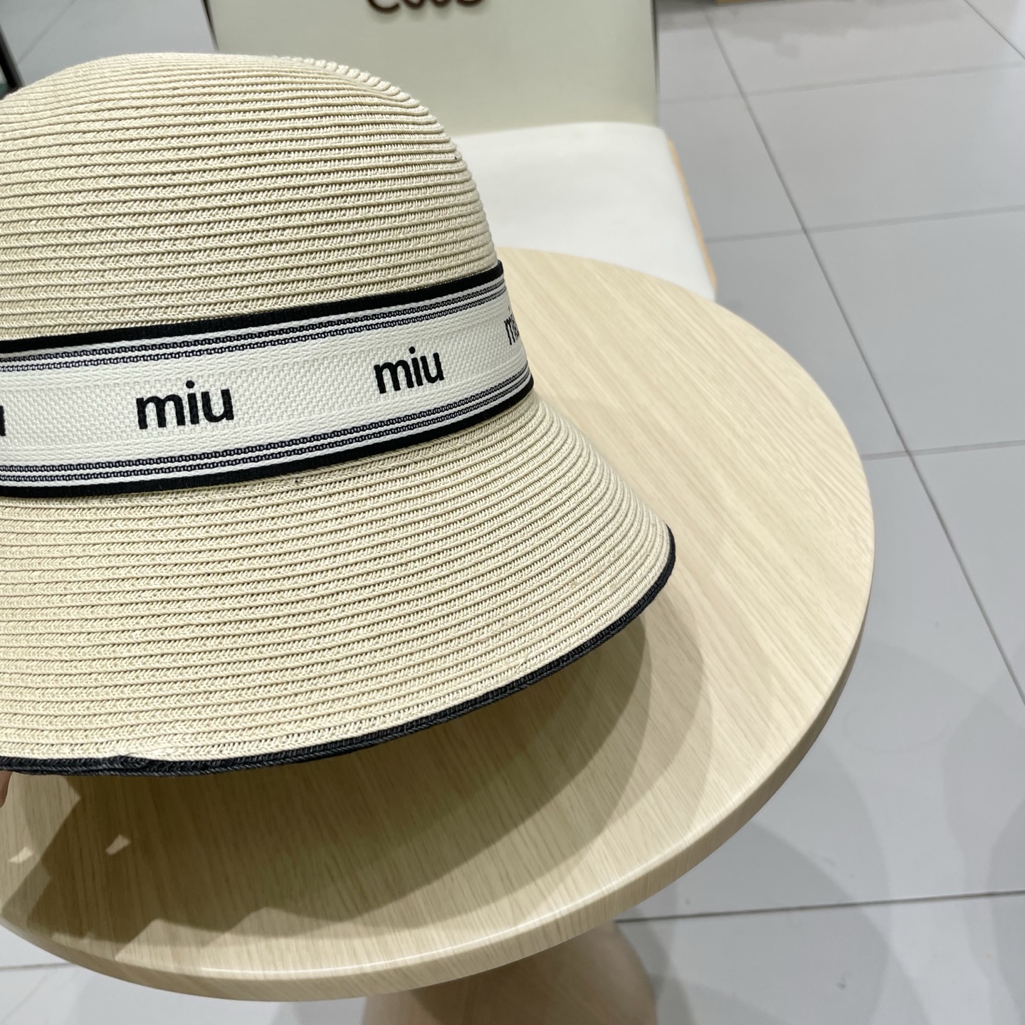  miumiu缪缪新款拉菲草帽，重工打造，专柜同款，头围57cm