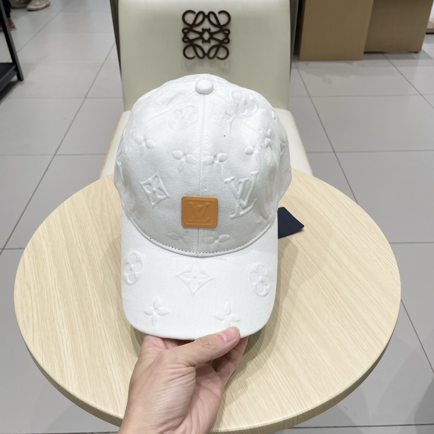 NO:344943,LV Louis Vuitton's new original single baseball cap, LV denim jacquard, 1:1 mold opening customization for the counter, original canvas fabric + light and breathable!  Excellent quality, base head circumference 56, patch adjustable. Hat Straw Hat Fisherman's Hat Baseball Hat, Hats, louis vuitton, louis vuitton, espadrilles, hatsLV路易威登新款原单棒球帽,LV牛仔提花,专柜1:1开模订制,原版帆布面料+轻盈透气！质量超赞,基础头围56,贴片可调节.帽子草帽渔夫帽棒球帽,帽子,louis vuitton,louis vuitton,espadrilles,hats,hat