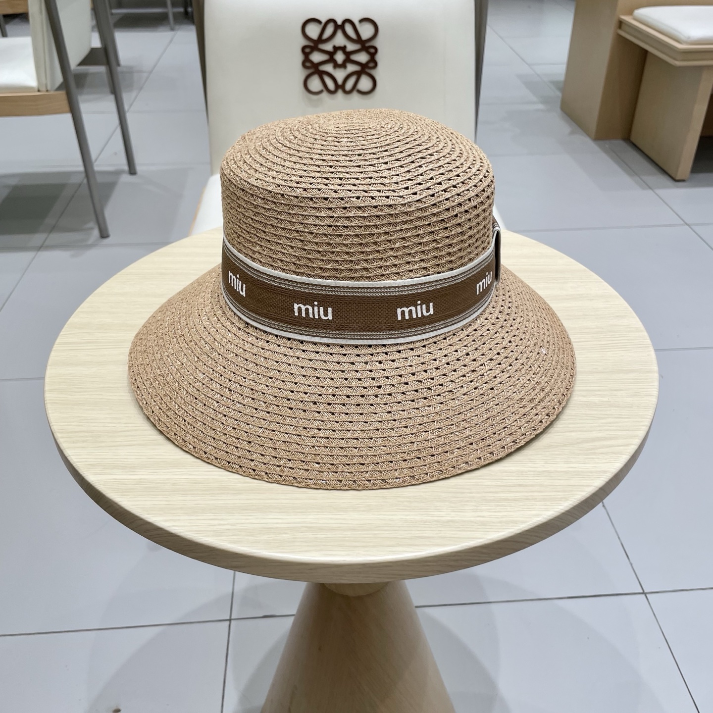 NO:346338,Miumiu Miu new water straw hat, socialite top hat, PP straw fabric, head circumference 57cm hat, straw hat, fisherman hat, baseball hat, hat, miumiu, espadrilles, hatsmiumiu 缪缪新款水草帽,名媛礼帽,PP草面料,头围57cm帽子草帽渔夫帽棒球帽,帽子,miumiu,espadrilles,hats,hat