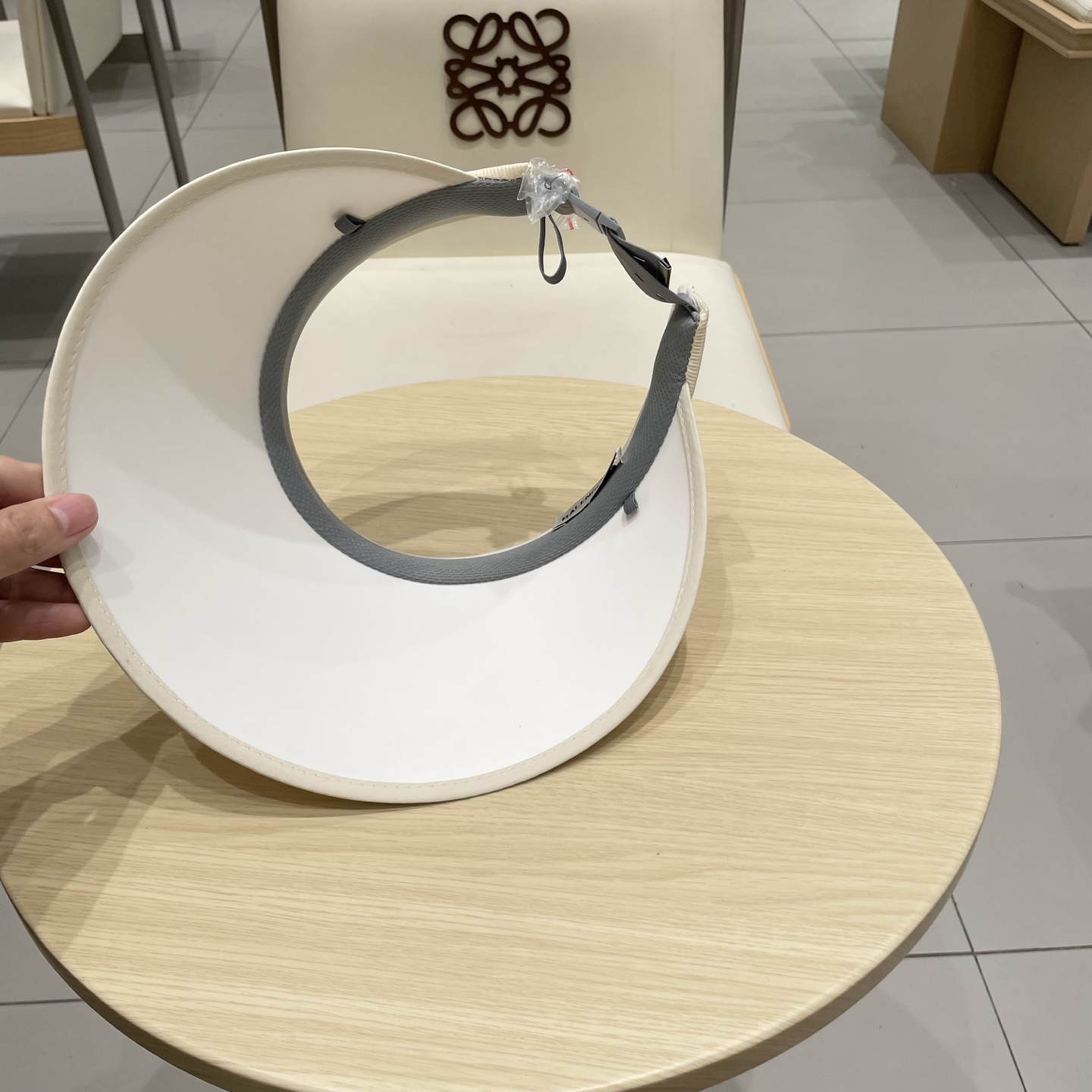  最新巴黎世家BALENCIAGA，空顶遮阳帽，最好品质的，休闲大方，大家自己对比哦