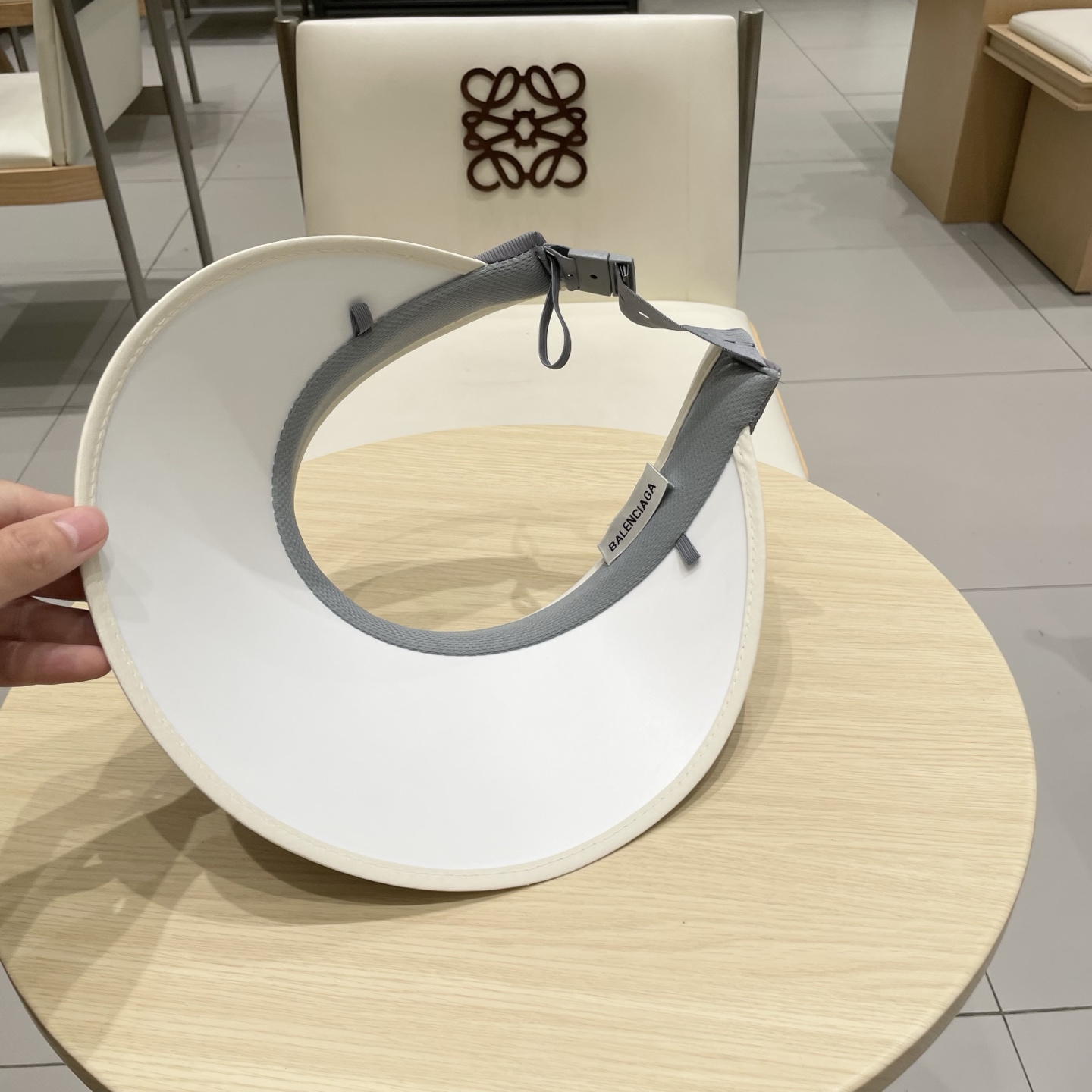  最新巴黎世家BALENCIAGA，空顶遮阳帽，最好品质的，休闲大方，大家自己对比哦