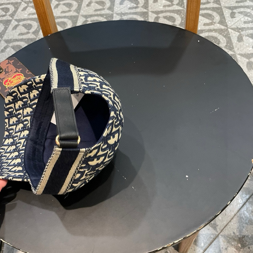  Dior(迪奥)新款原单棒球帽， Dior刺绣，网红明星同款，11开模订制，纯棉布料+头层牛皮，纯棉内