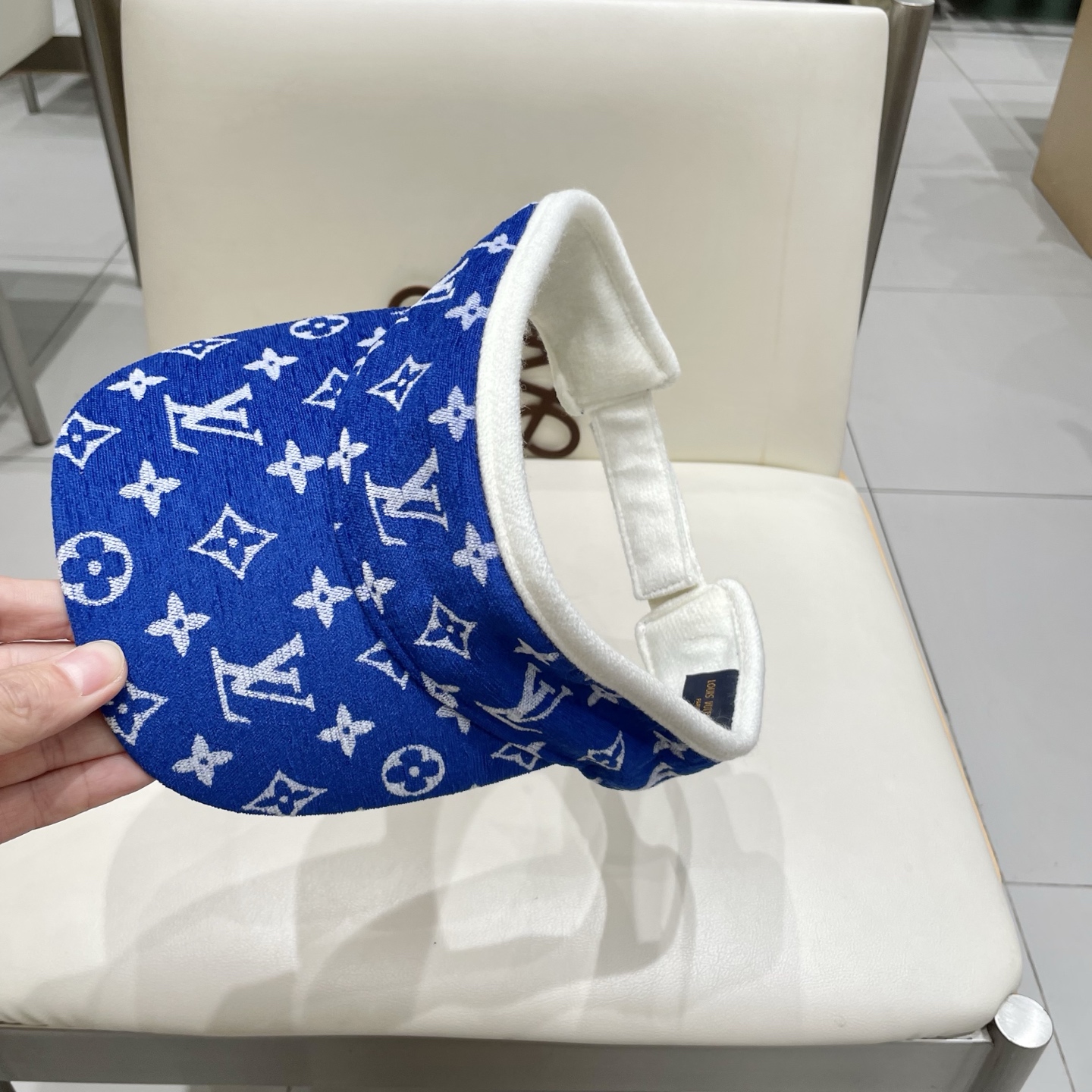  LV路易威登原单刺绣空顶遮阳帽 专柜热卖款纯棉内里，轻盈透气。完美版型，对格精准无误，原厂品质，独家实