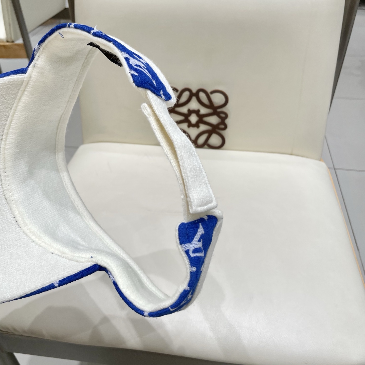  LV路易威登原单刺绣空顶遮阳帽 专柜热卖款纯棉内里，轻盈透气。完美版型，对格精准无误，原厂品质，独家实