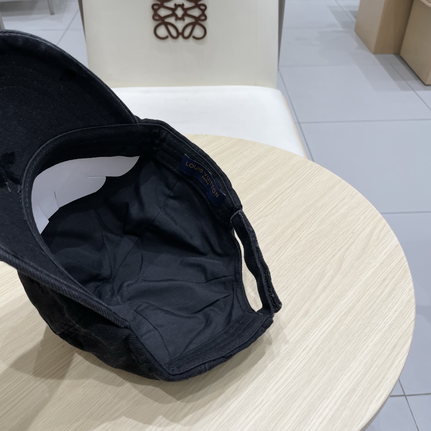 LV路易威登新款牛仔棒球帽洗水牛仔风街头风十足更符合现在时尚小哥哥小姐姐的style，机场街拍超飒！