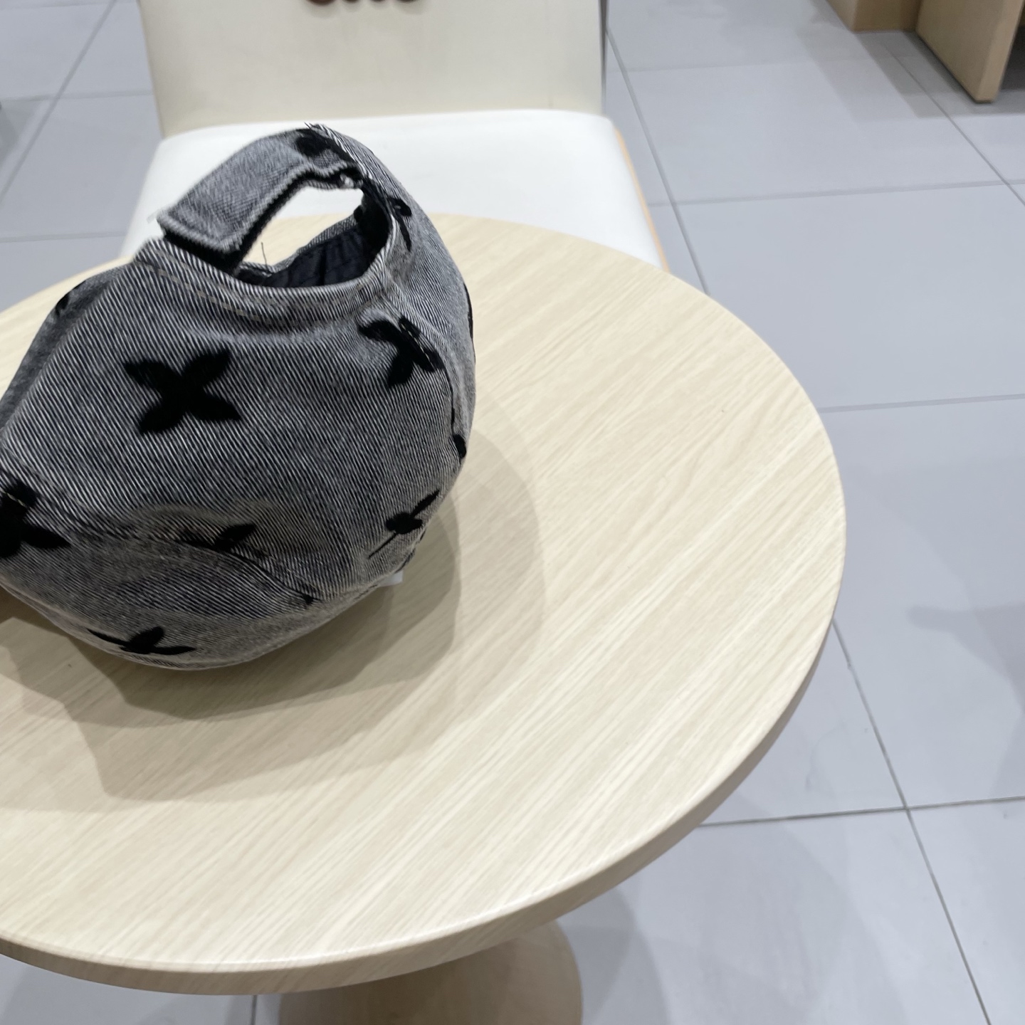 LV路易威登新款牛仔棒球帽洗水牛仔风街头风十足更符合现在时尚小哥哥小姐姐的style，机场街拍超飒！