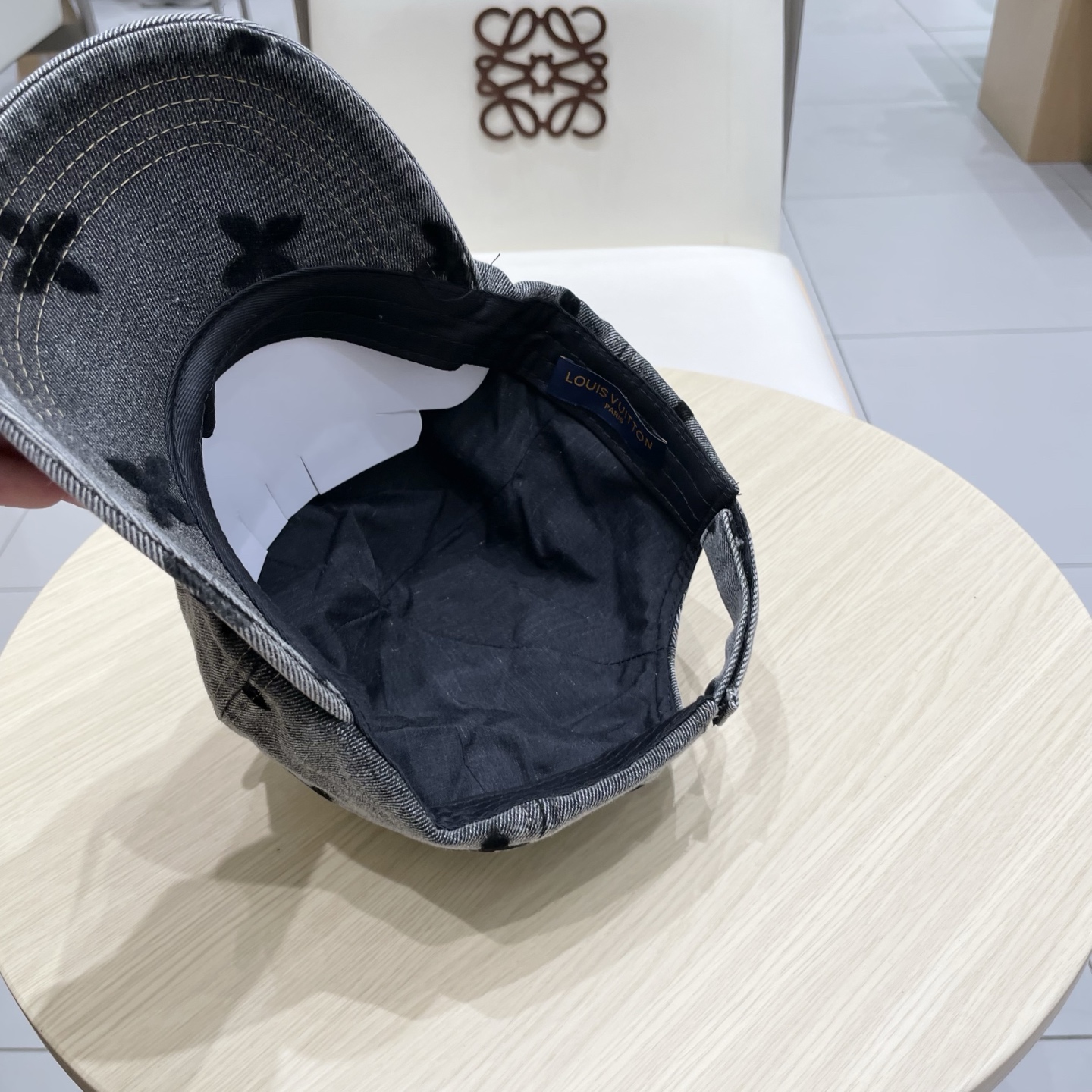 LV路易威登新款牛仔棒球帽洗水牛仔风街头风十足更符合现在时尚小哥哥小姐姐的style，机场街拍超飒！