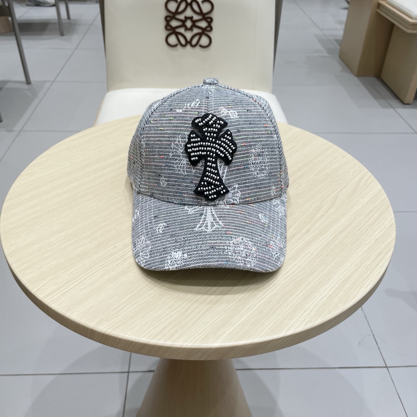 NO:357082,Crowxin 25 new baseball cap, personalized and fashionable classic cross logo, casual and cool feeling, neutral style, same style for men and women!  Super easy to match!  Head circumference: 56-58cm can be used for hats, straw hats, fisherman hats, baseball hats, hats, chrome hearts, espadrilles, hats克罗心 25新款棒球帽,个性时尚经典十字架标志,休闲带点酷酷的感觉,中性款 男女同款！超好搭！ 头围:56-58cm均可帽子草帽渔夫帽棒球帽,帽子,chrome hearts,espadrilles,hats,hat