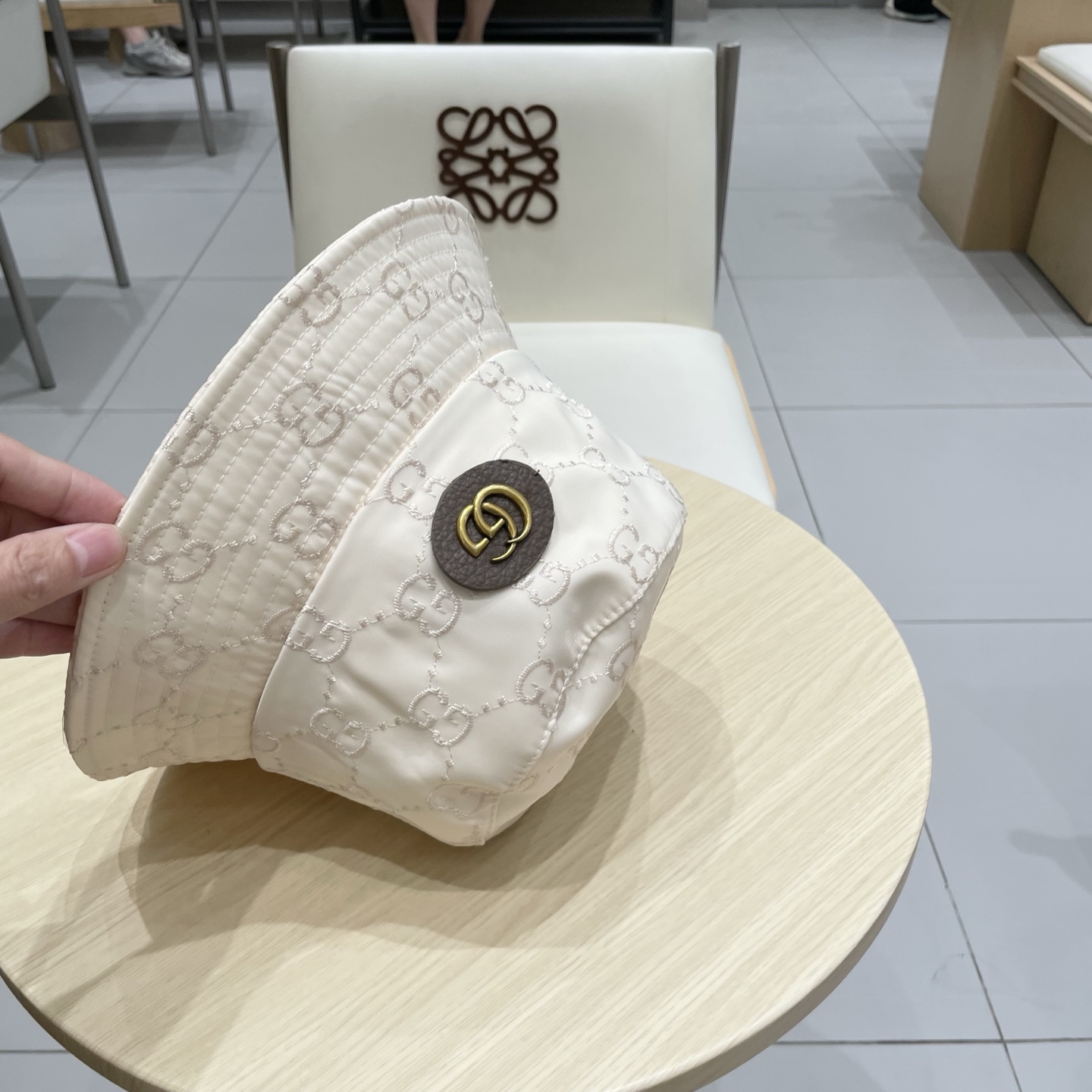 原单品质
GUCCI古奇渔夫帽👒官网新品Gucci渔夫帽火爆来袭 工艺非常精美 高档大气上档次！低调奢华