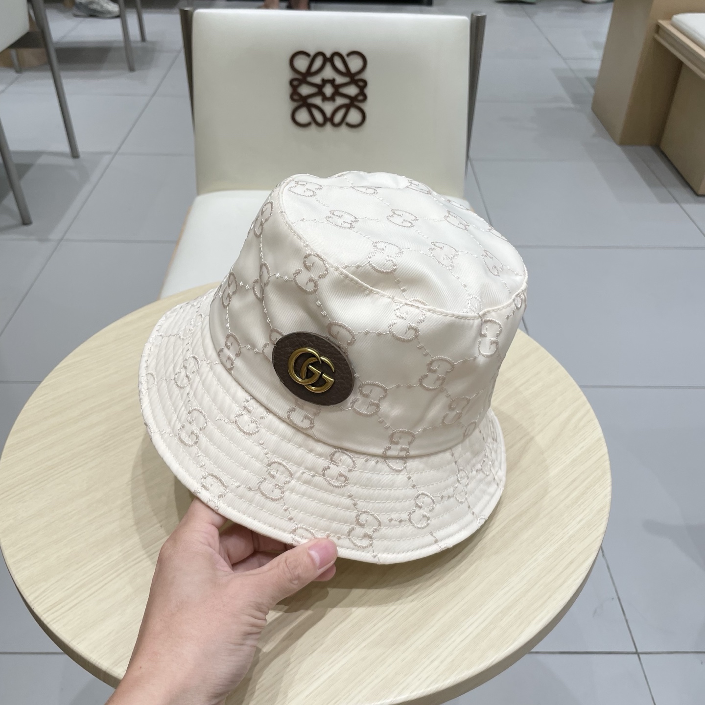 原单品质
GUCCI古奇渔夫帽👒官网新品Gucci渔夫帽火爆来袭 工艺非常精美 高档大气上档次！低调奢华