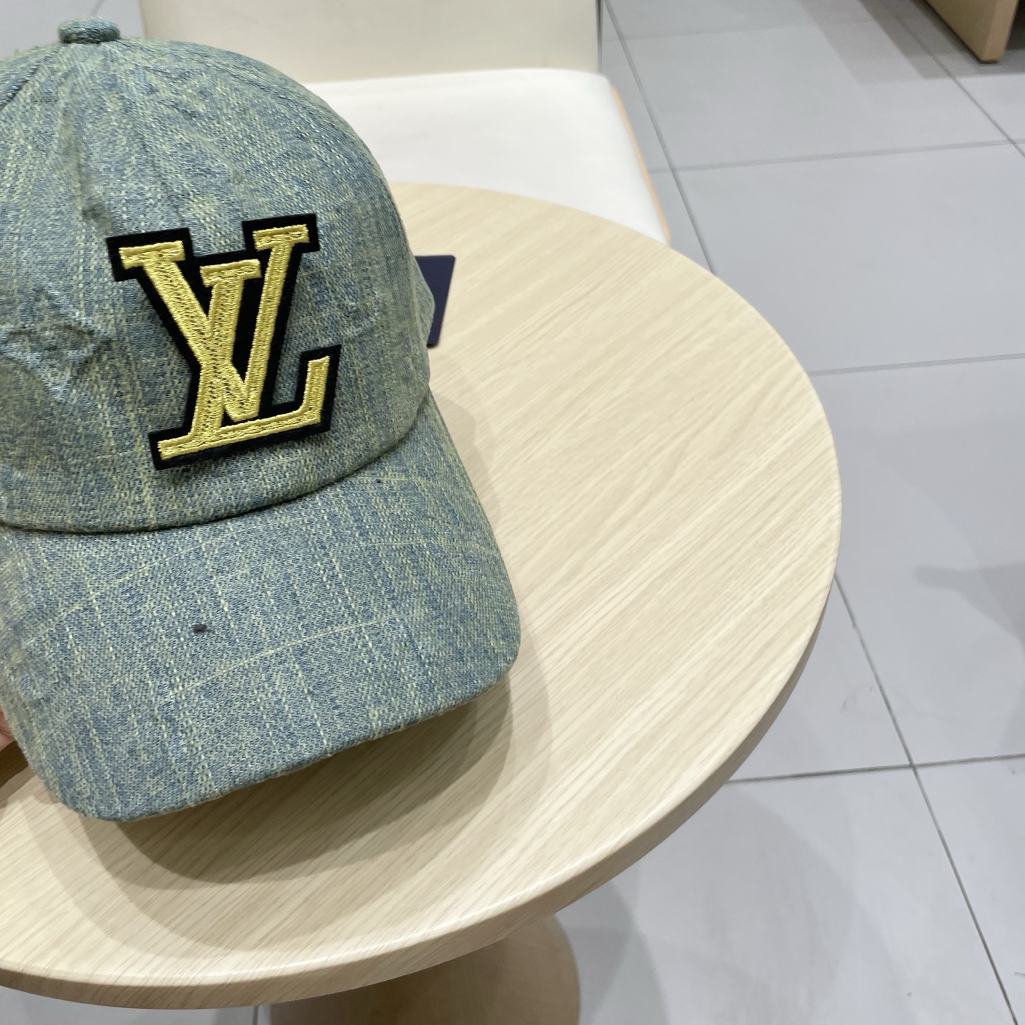  LV路易威登官网同步高版本 新款牛仔棒球帽🧢
火爆技术升级，洗水牛仔风街头风十足
更符合现在时尚小哥哥
