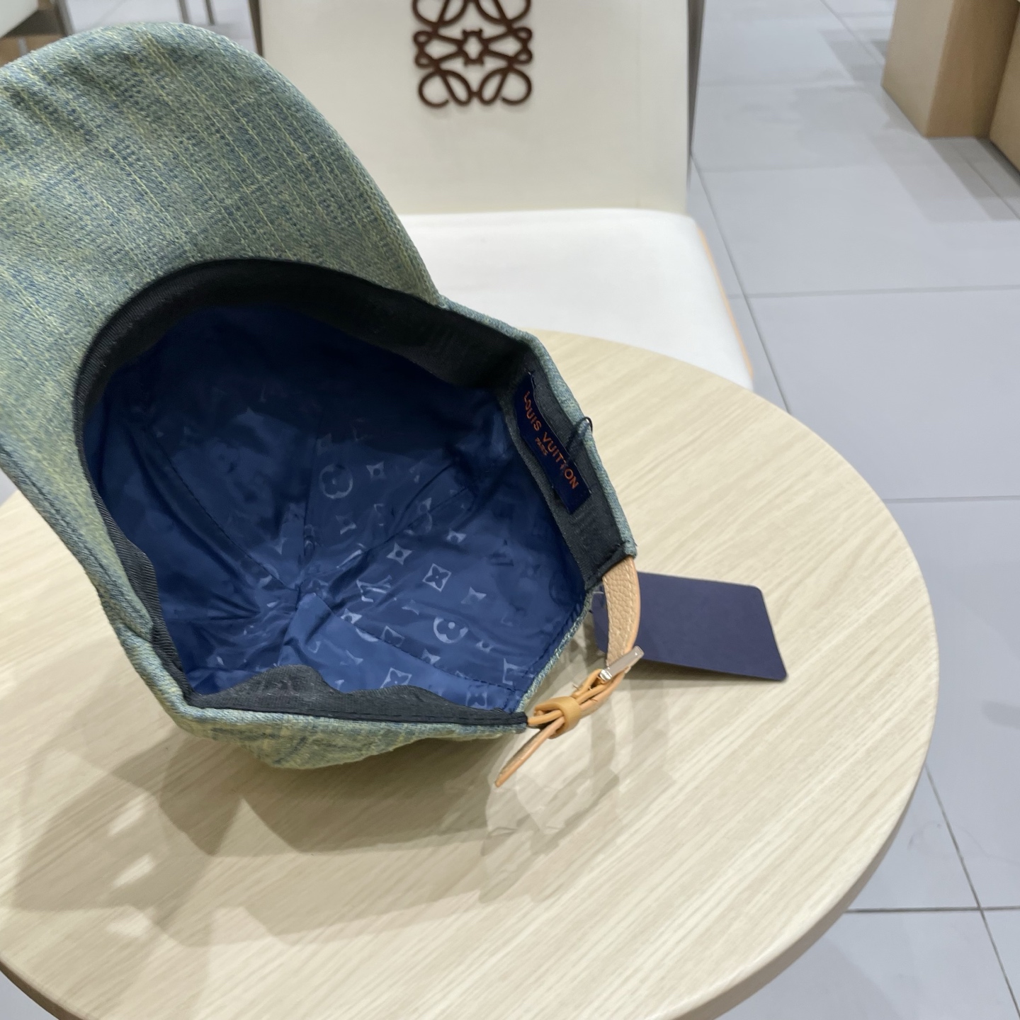  LV路易威登官网同步高版本 新款牛仔棒球帽🧢
火爆技术升级，洗水牛仔风街头风十足
更符合现在时尚小哥哥