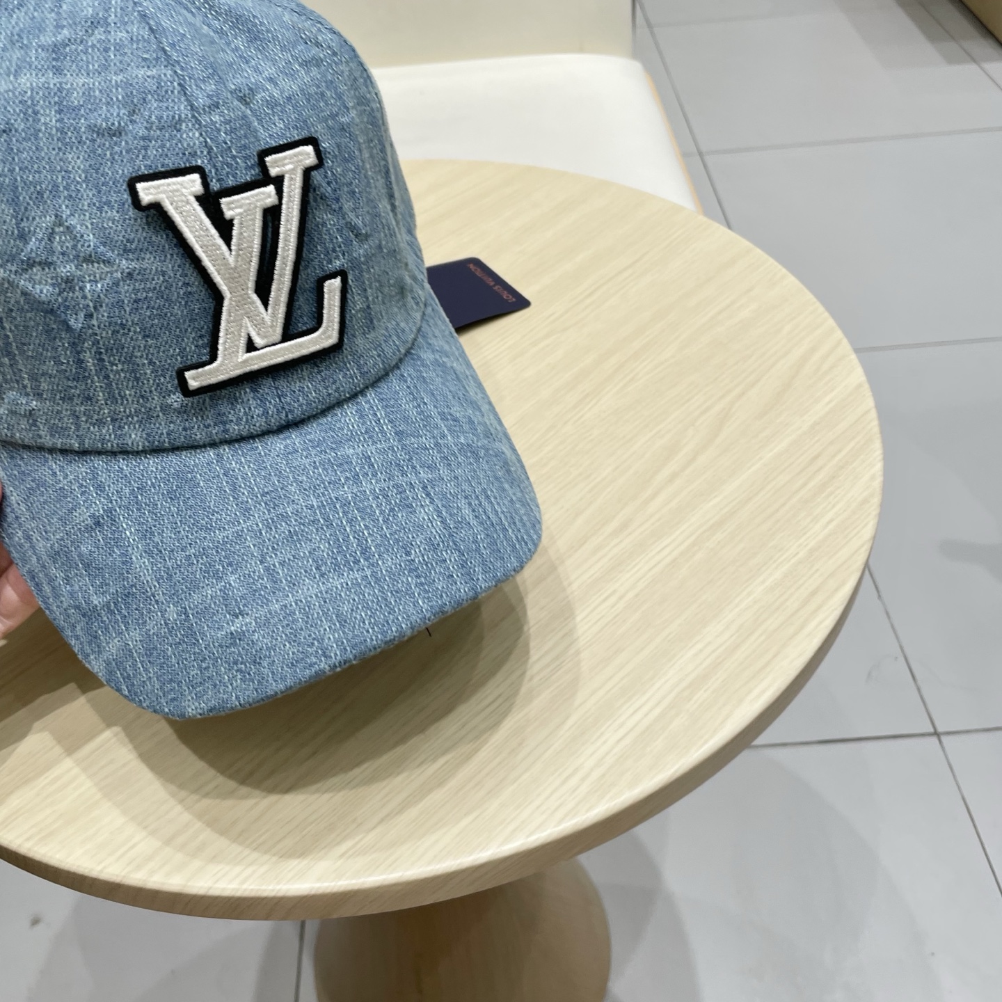  LV路易威登官网同步高版本 新款牛仔棒球帽🧢
火爆技术升级，洗水牛仔风街头风十足
更符合现在时尚小哥哥