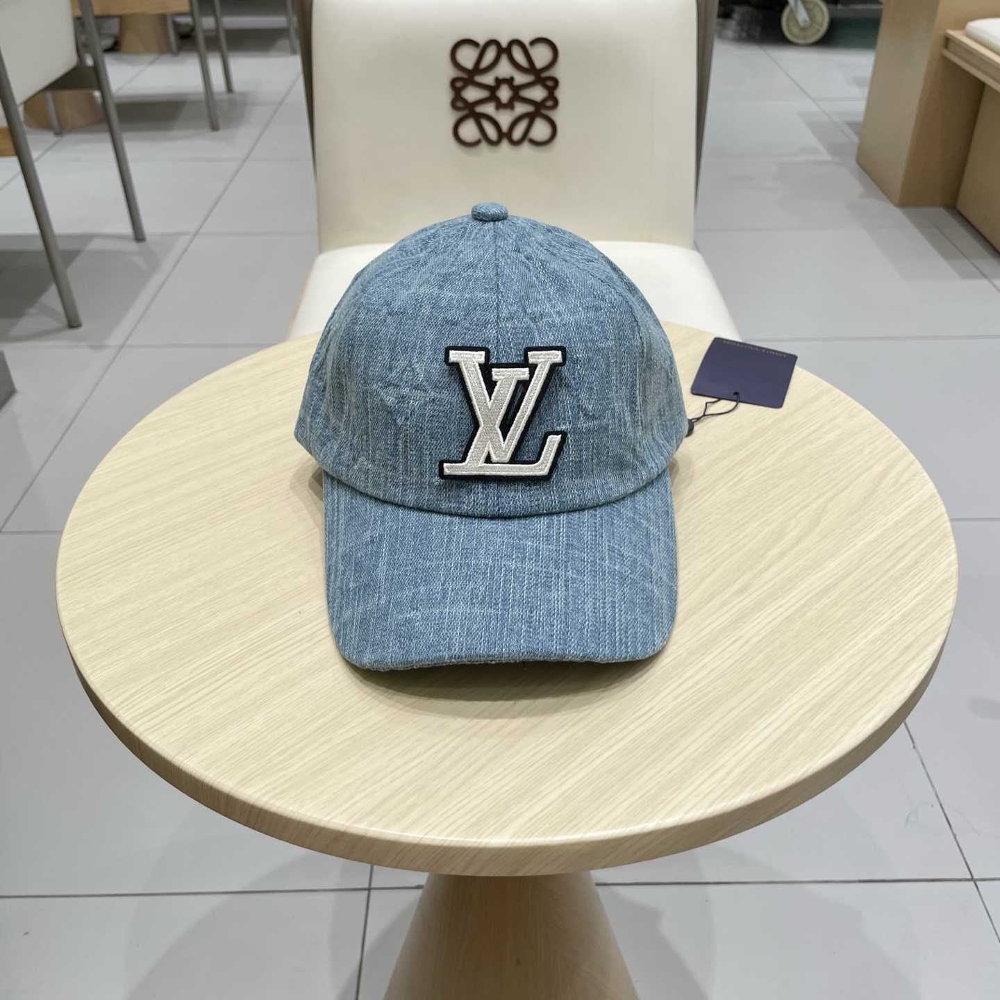 NO:357032,LV Louis Vuitton official website synchronizes the new denim baseball cap. The technology is upgraded with hot technology, the cowboy style is full of street style, which is more in line with the style of the current fashionable little brother and sister. The airport street photography is super cool!  Hat Straw Hat Fisherman Hat Baseball Hat, Hats, louis vuitton,louis vuitton,espadrilles,hatsLV路易威登官网同步高版本 新款牛仔棒球帽 火爆技术升级,洗水牛仔风街头风十足 更符合现在时尚小哥哥小姐姐的style,机场街拍超飒！帽子草帽渔夫帽棒球帽,帽子,louis vuitton,louis vuitton,espadrilles,hats,hat