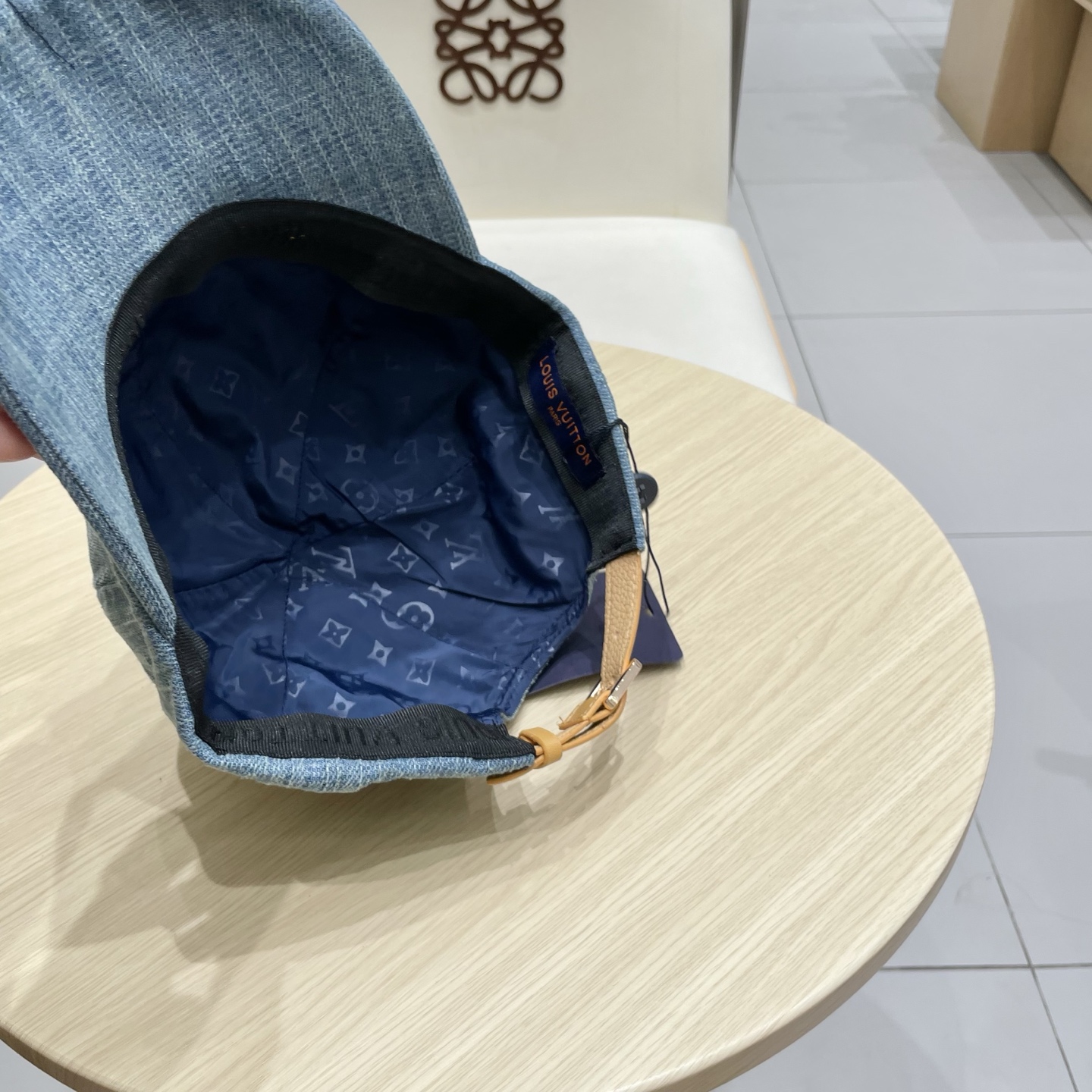  LV路易威登官网同步高版本 新款牛仔棒球帽🧢
火爆技术升级，洗水牛仔风街头风十足
更符合现在时尚小哥哥