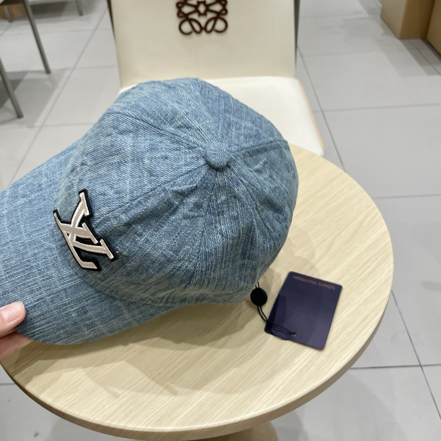  LV路易威登官网同步高版本 新款牛仔棒球帽🧢
火爆技术升级，洗水牛仔风街头风十足
更符合现在时尚小哥哥