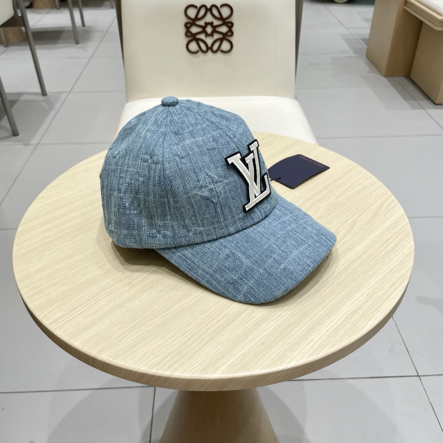  LV路易威登官网同步高版本 新款牛仔棒球帽🧢
火爆技术升级，洗水牛仔风街头风十足
更符合现在时尚小哥哥
