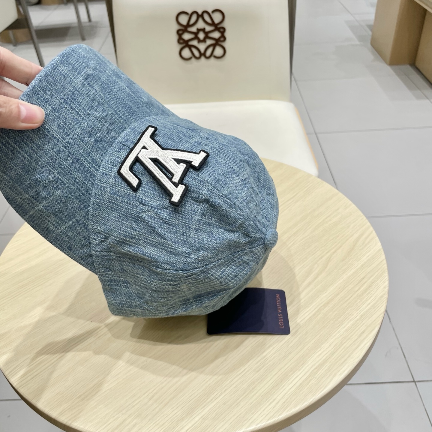  LV路易威登官网同步高版本 新款牛仔棒球帽🧢
火爆技术升级，洗水牛仔风街头风十足
更符合现在时尚小哥哥