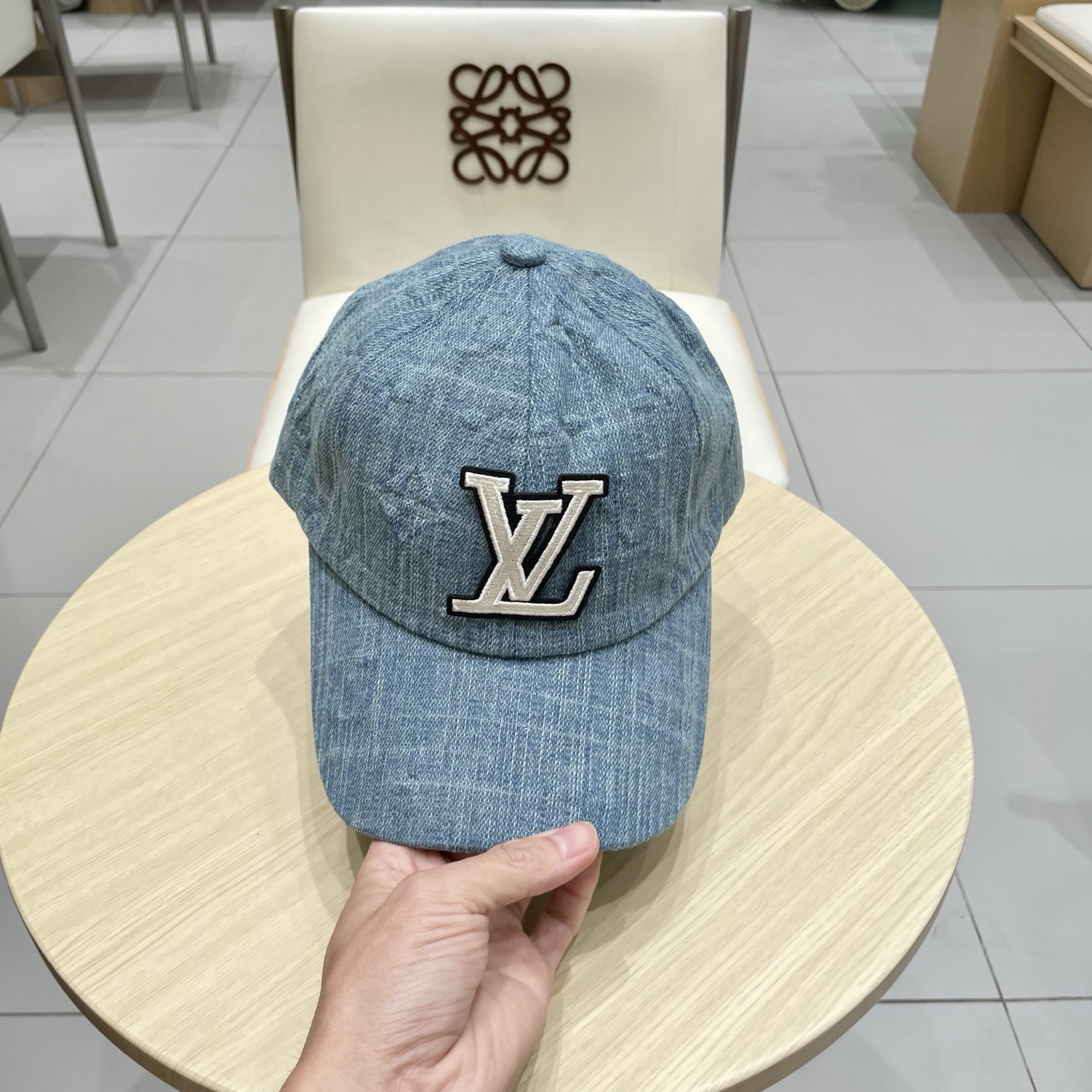  LV路易威登官网同步高版本 新款牛仔棒球帽🧢
火爆技术升级，洗水牛仔风街头风十足
更符合现在时尚小哥哥