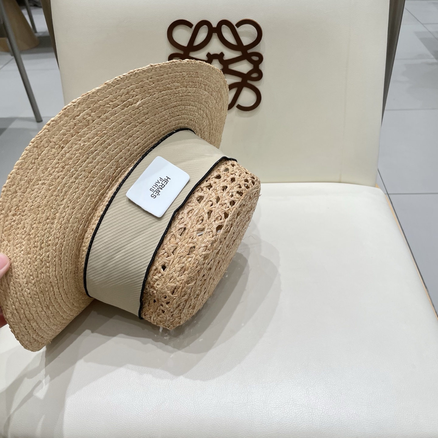  爱马仕 HERMES爱马仕新款拉菲草帽，走秀款、透气镂空设计，手工制做，头围57cm 沙滩必备！草本 