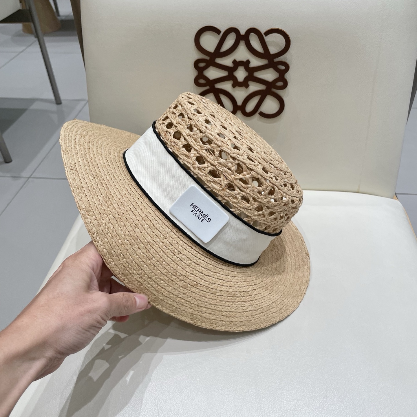  爱马仕 HERMES爱马仕新款拉菲草帽，走秀款、透气镂空设计，手工制做，头围57cm 沙滩必备！草本 