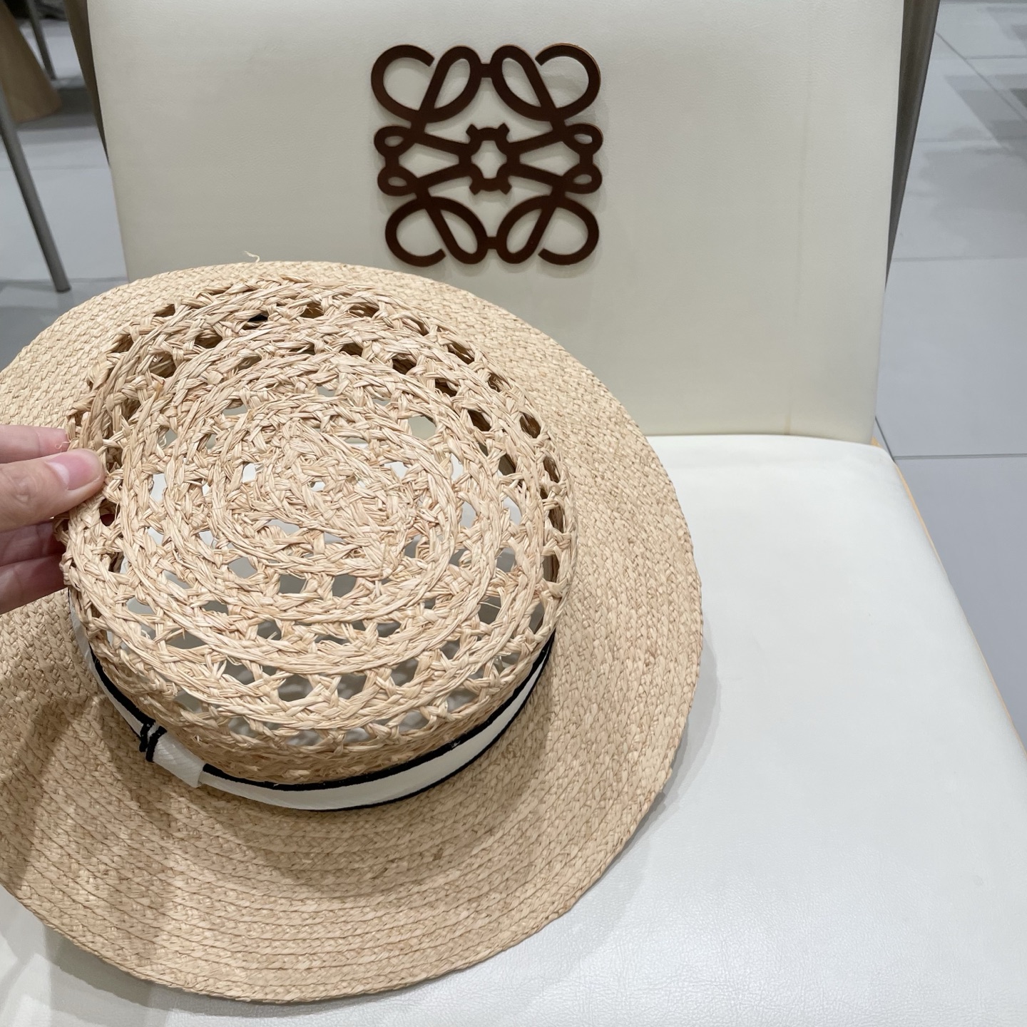  爱马仕 HERMES爱马仕新款拉菲草帽，走秀款、透气镂空设计，手工制做，头围57cm 沙滩必备！草本 