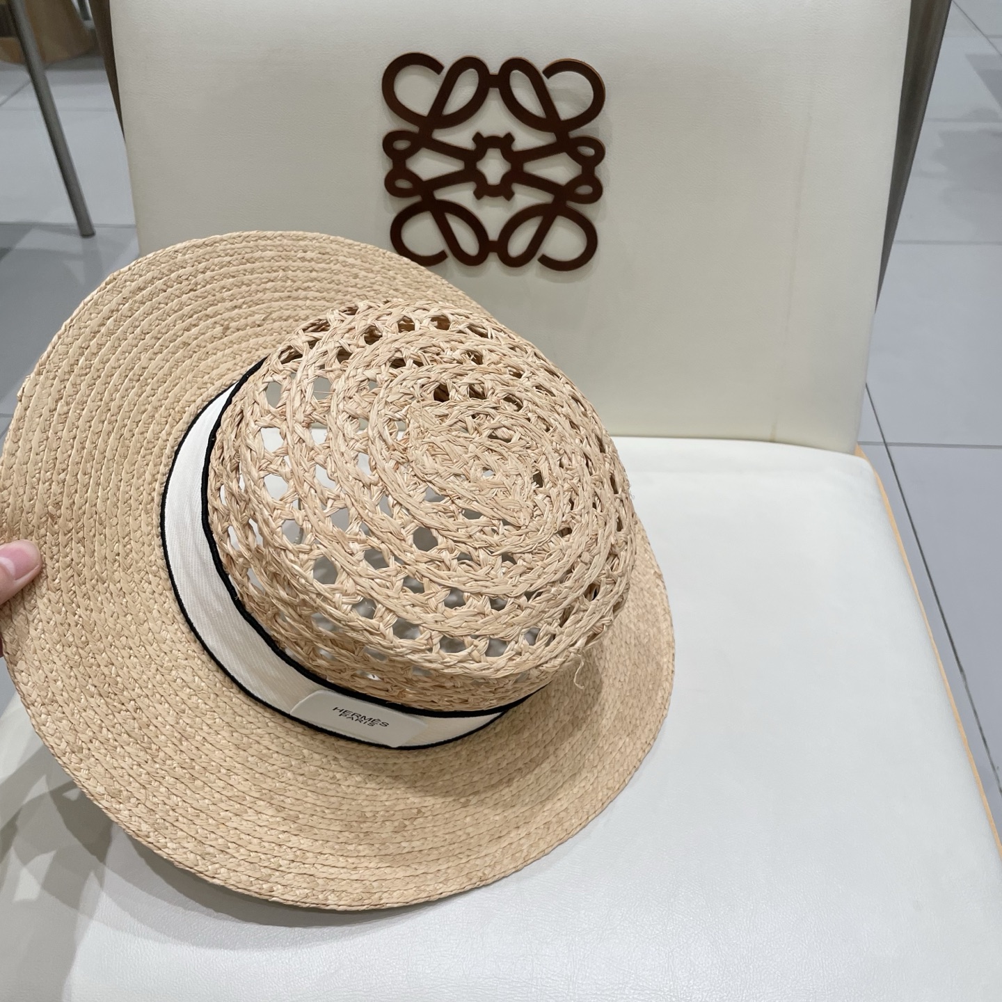  爱马仕 HERMES爱马仕新款拉菲草帽，走秀款、透气镂空设计，手工制做，头围57cm 沙滩必备！草本 