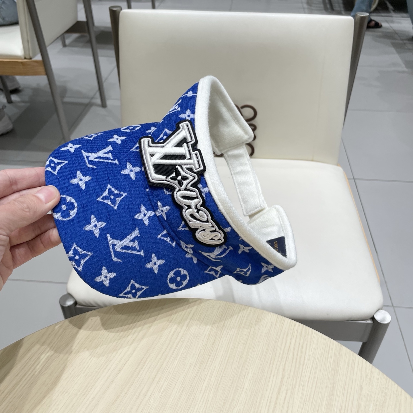  LV路易威登原单刺绣空顶遮阳帽 专柜热卖款纯棉内里，轻盈透气。完美版型，对格精准无误，原厂品质，独家实