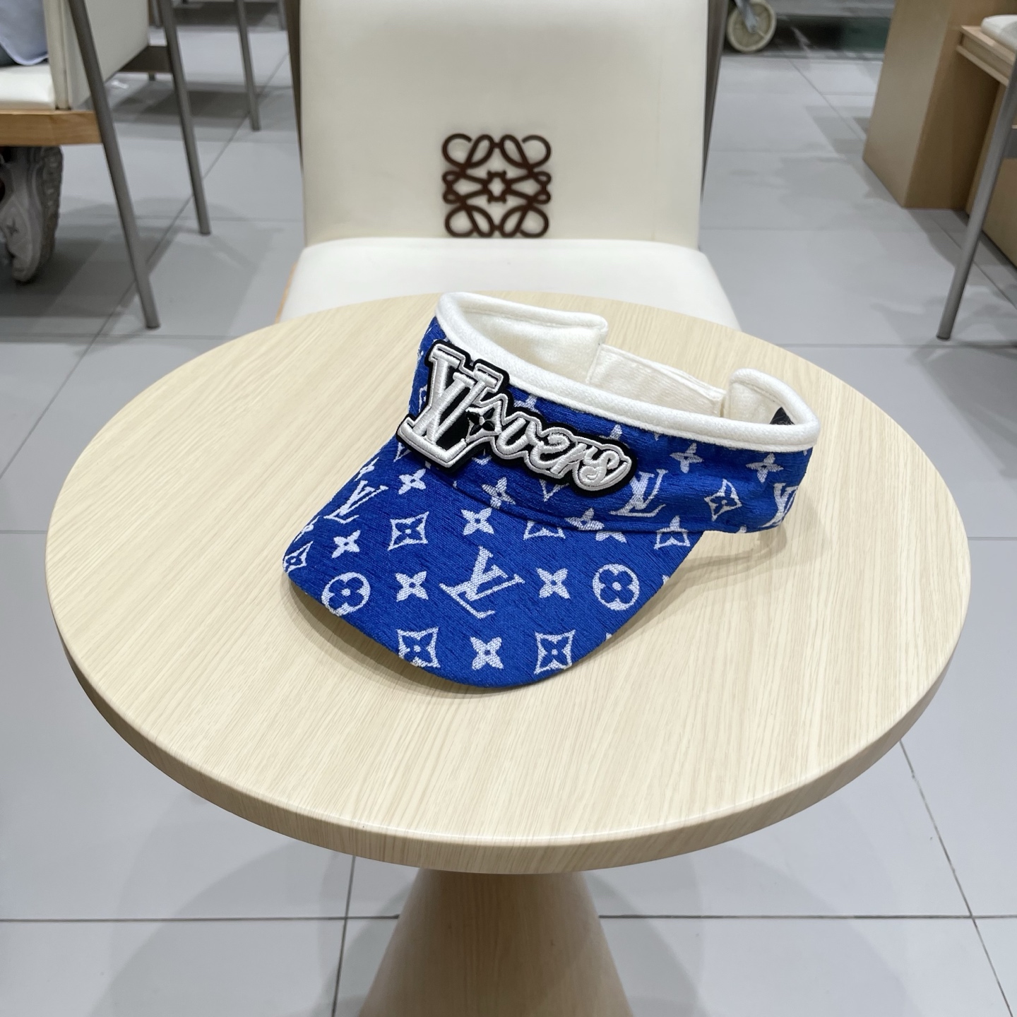  LV路易威登原单刺绣空顶遮阳帽 专柜热卖款纯棉内里，轻盈透气。完美版型，对格精准无误，原厂品质，独家实