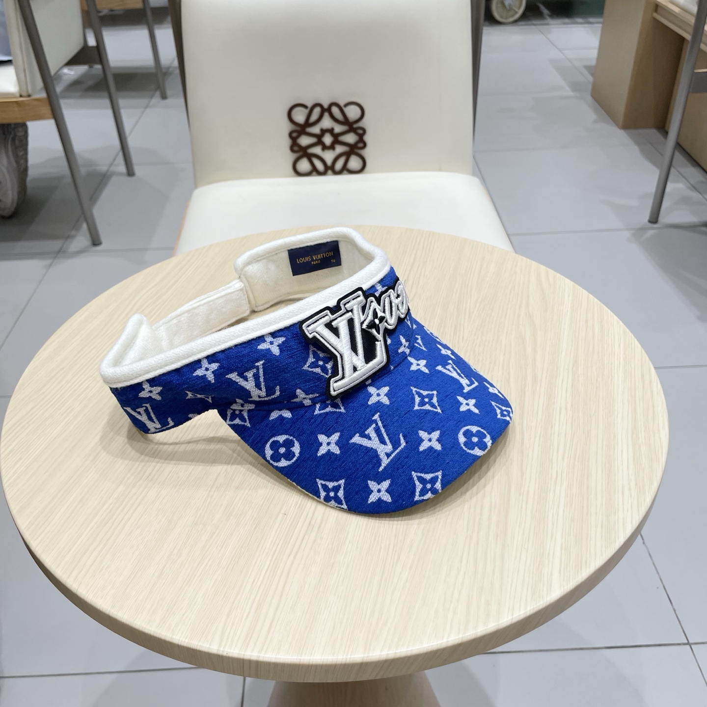  LV路易威登原单刺绣空顶遮阳帽 专柜热卖款纯棉内里，轻盈透气。完美版型，对格精准无误，原厂品质，独家实