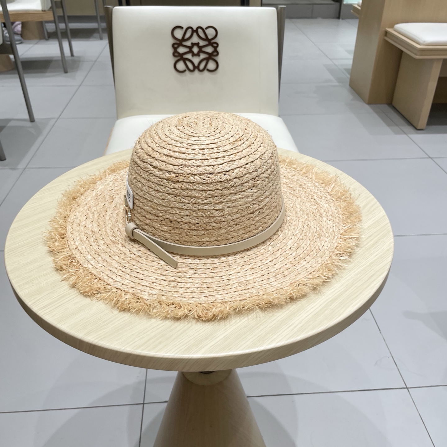   塞琳Celine拉菲草帽，纯手工钩织供不应求，卖一个少一个，头围57cm