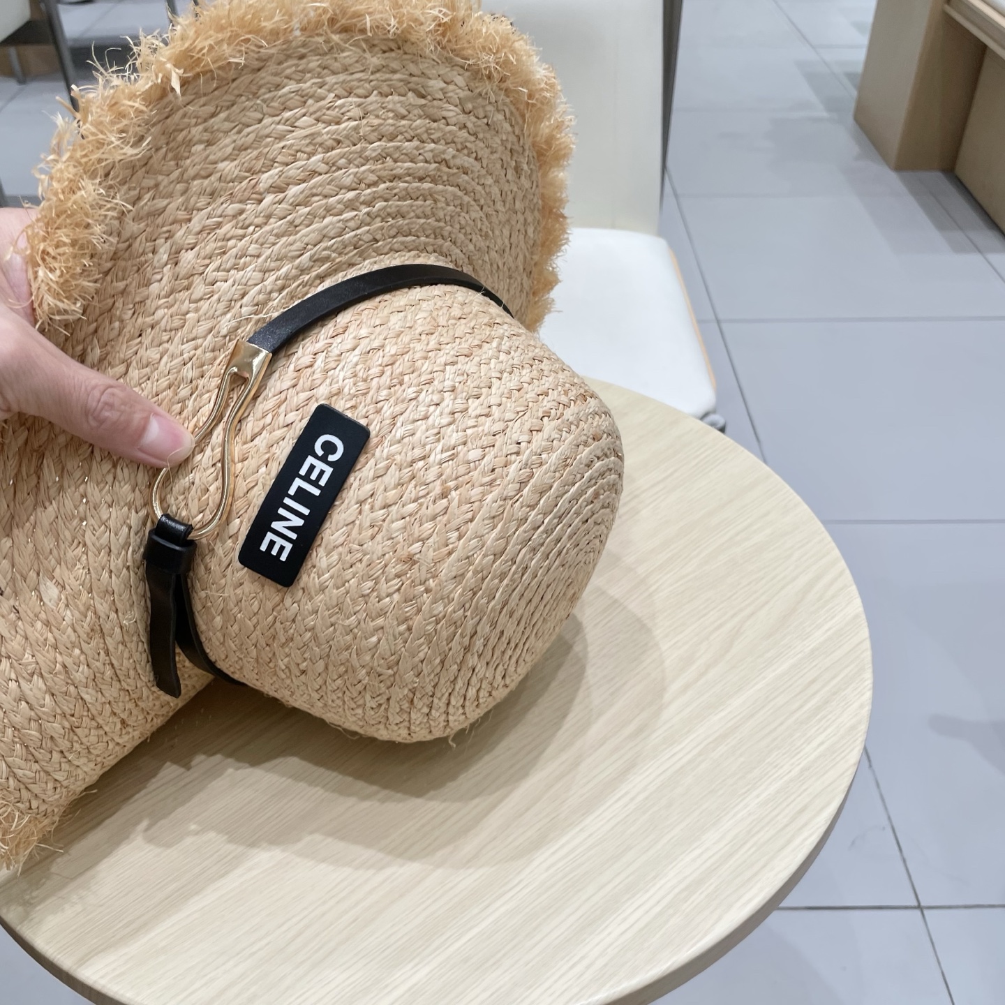   塞琳Celine拉菲草帽，纯手工钩织供不应求，卖一个少一个，头围57cm