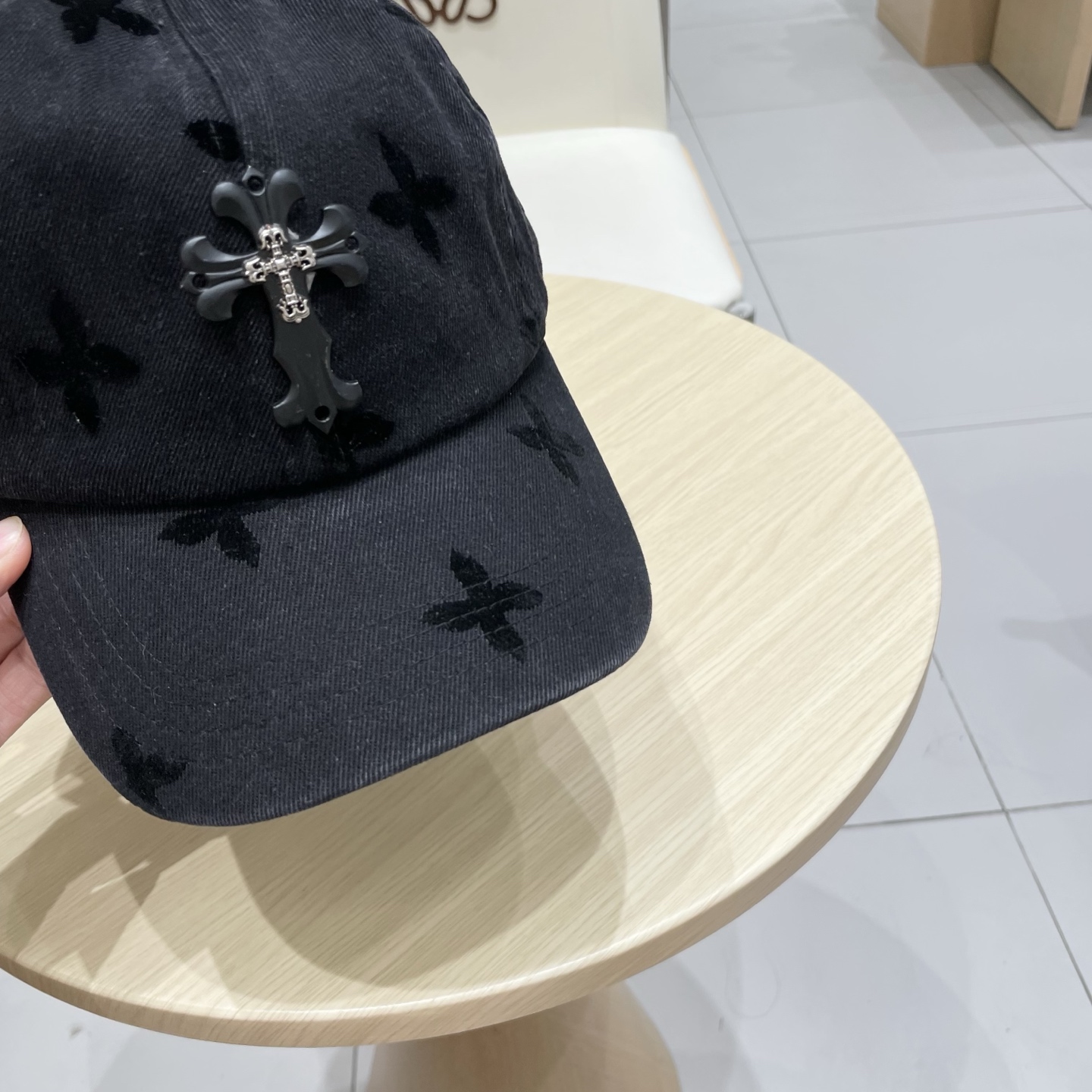 克罗心 🆕🆕新款棒球帽，个性时尚经典十字架标志，休闲带点酷酷的感觉，中性款男女同款！超好搭！头围:56-