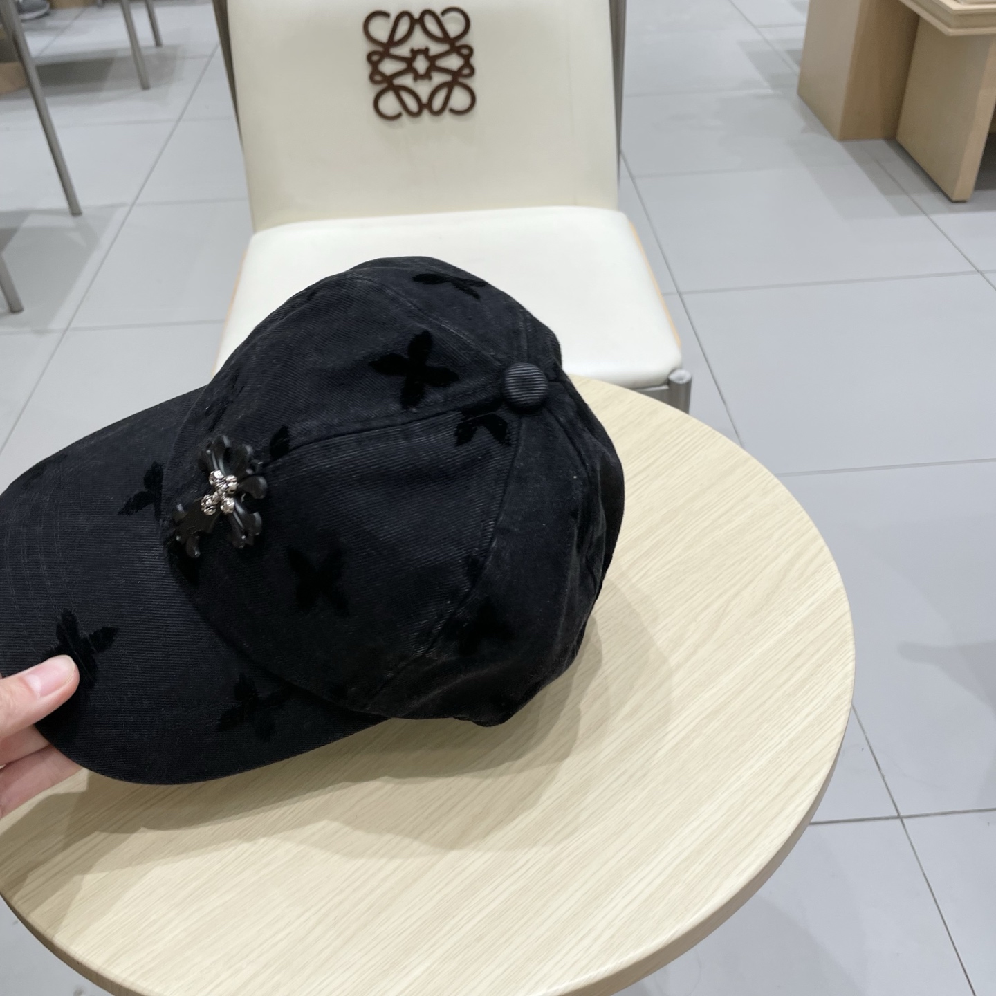 克罗心 🆕🆕新款棒球帽，个性时尚经典十字架标志，休闲带点酷酷的感觉，中性款男女同款！超好搭！头围:56-