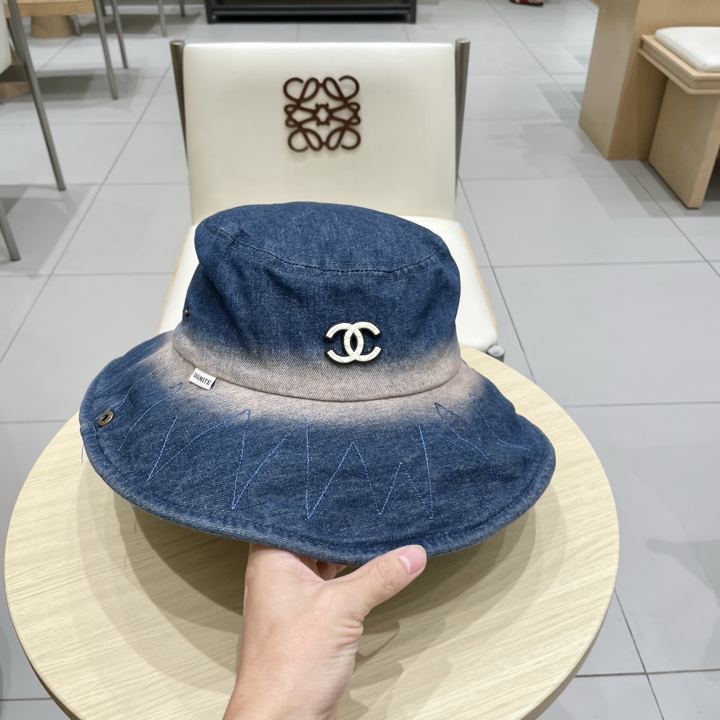 CHANEL香奈儿新款🆕牛仔蓝复古款式渔夫帽🔸 节假日旅游带它出去美美哒❕  中古款哟.这种帽子不容易撞