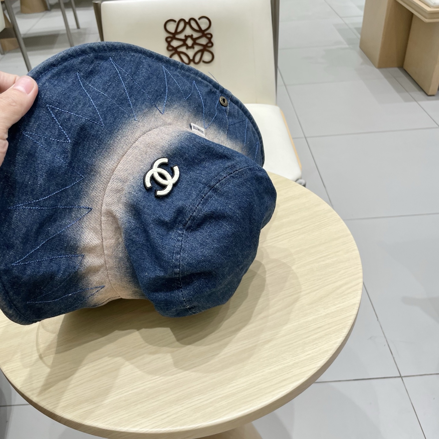 CHANEL香奈儿新款🆕牛仔蓝复古款式渔夫帽🔸 节假日旅游带它出去美美哒❕  中古款哟.这种帽子不容易撞