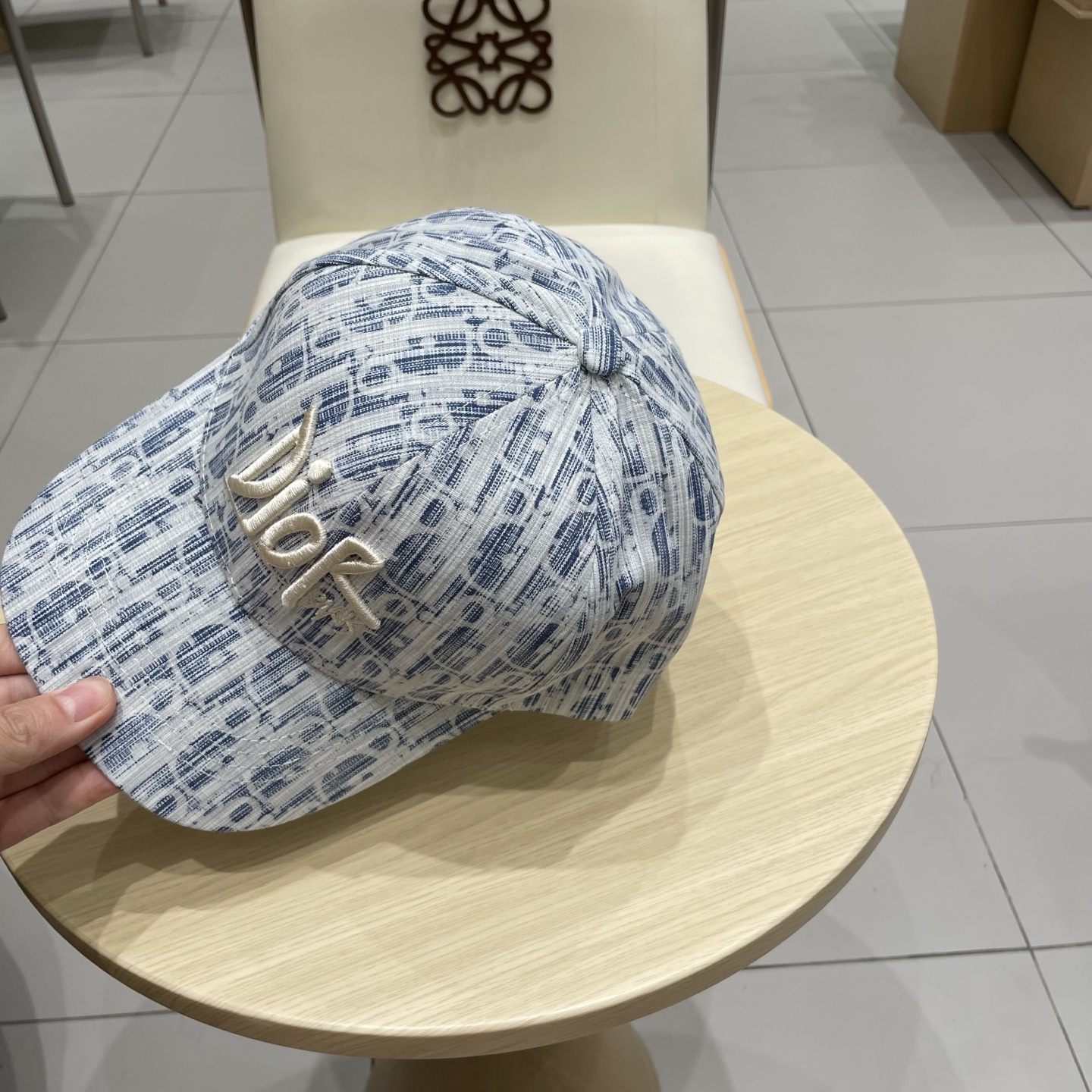  棒球帽  渔夫帽DIOR迪奥 
官网同步新款发布 老花D家棒球帽🧢，超级火爆