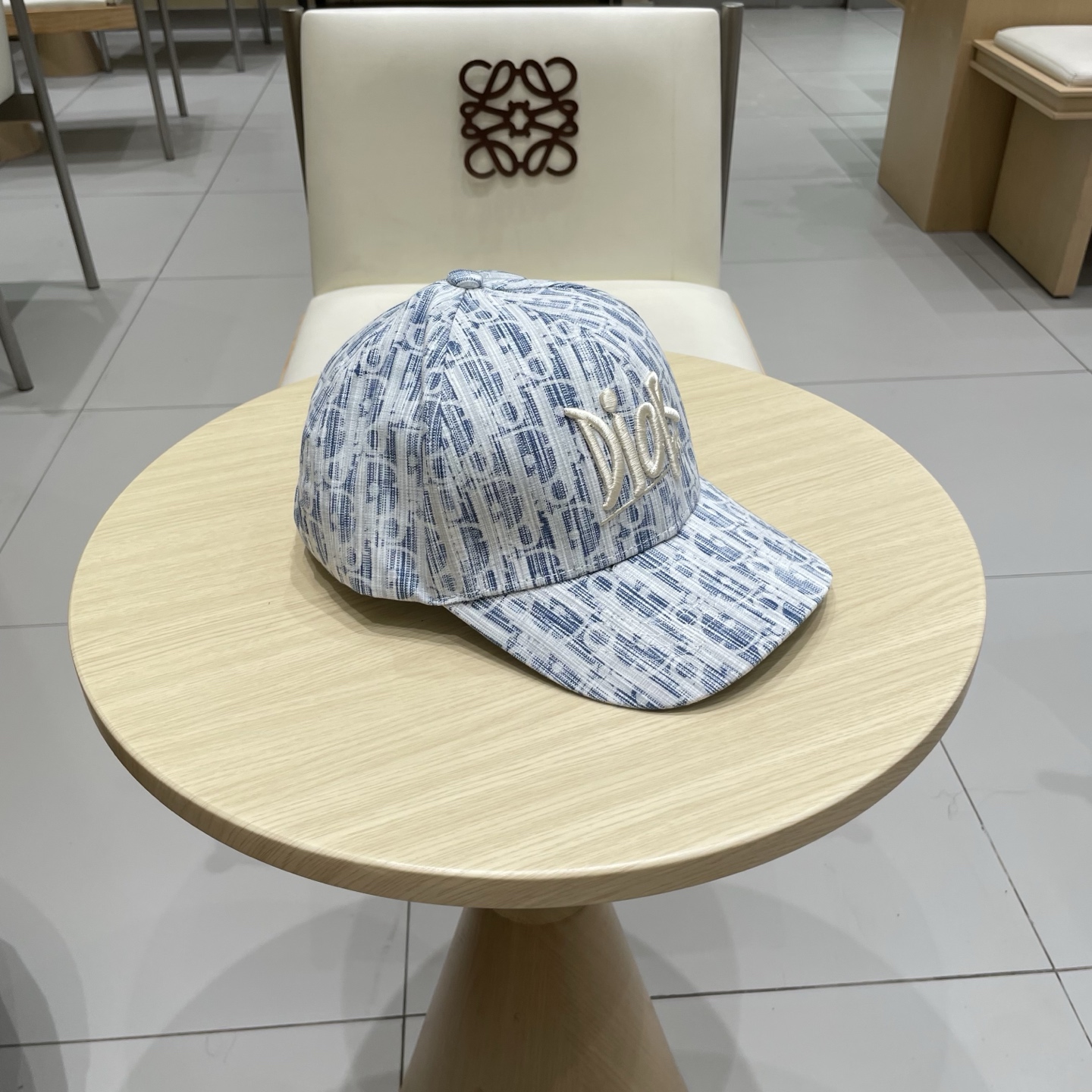  棒球帽  渔夫帽DIOR迪奥 
官网同步新款发布 老花D家棒球帽🧢，超级火爆