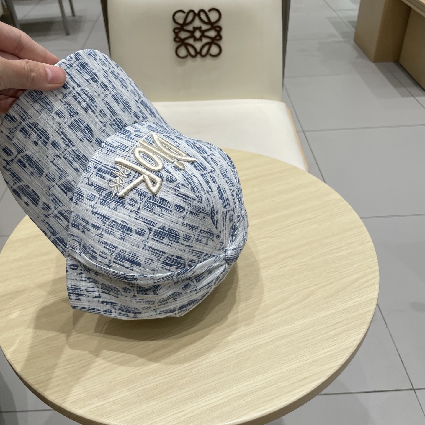  棒球帽  渔夫帽DIOR迪奥 
官网同步新款发布 老花D家棒球帽🧢，超级火爆