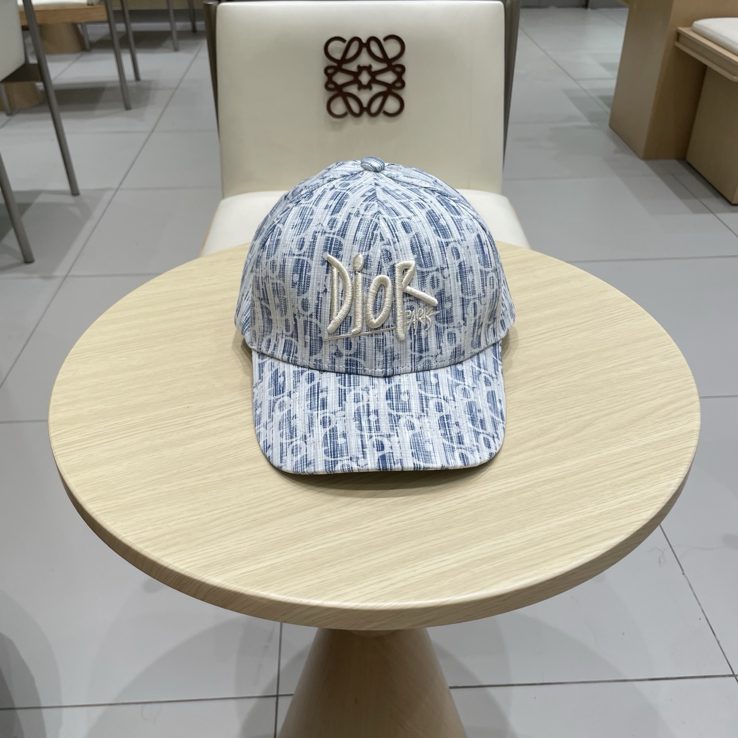  棒球帽  渔夫帽DIOR迪奥 
官网同步新款发布 老花D家棒球帽🧢，超级火爆