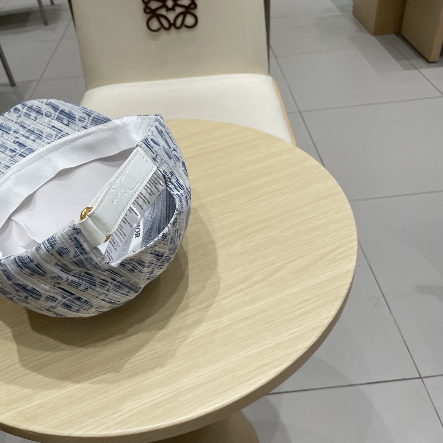  棒球帽  渔夫帽DIOR迪奥 
官网同步新款发布 老花D家棒球帽🧢，超级火爆